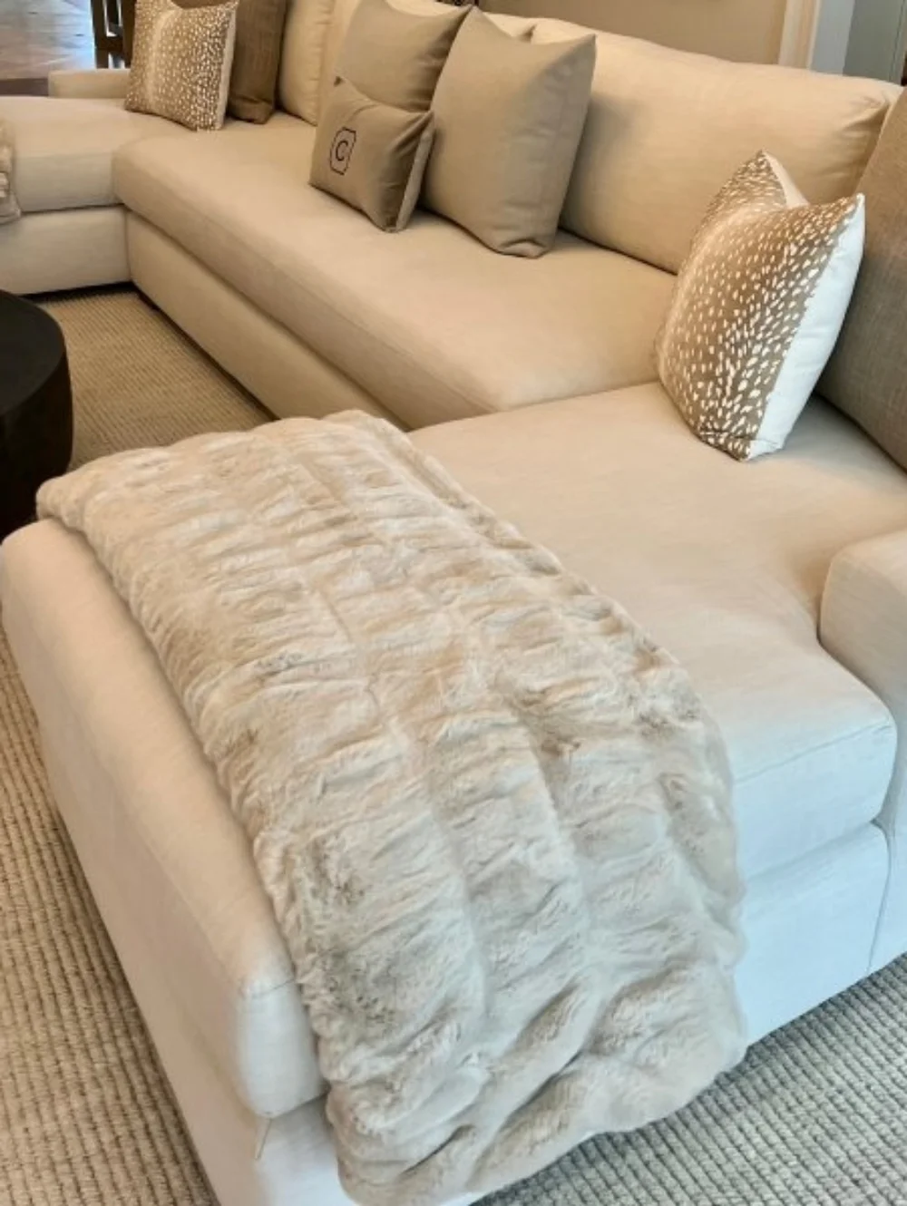 NWT Pottery Barn Cozy Faux Fur Ruched Throw + Two  18' Sq Ruched Pillow Covers